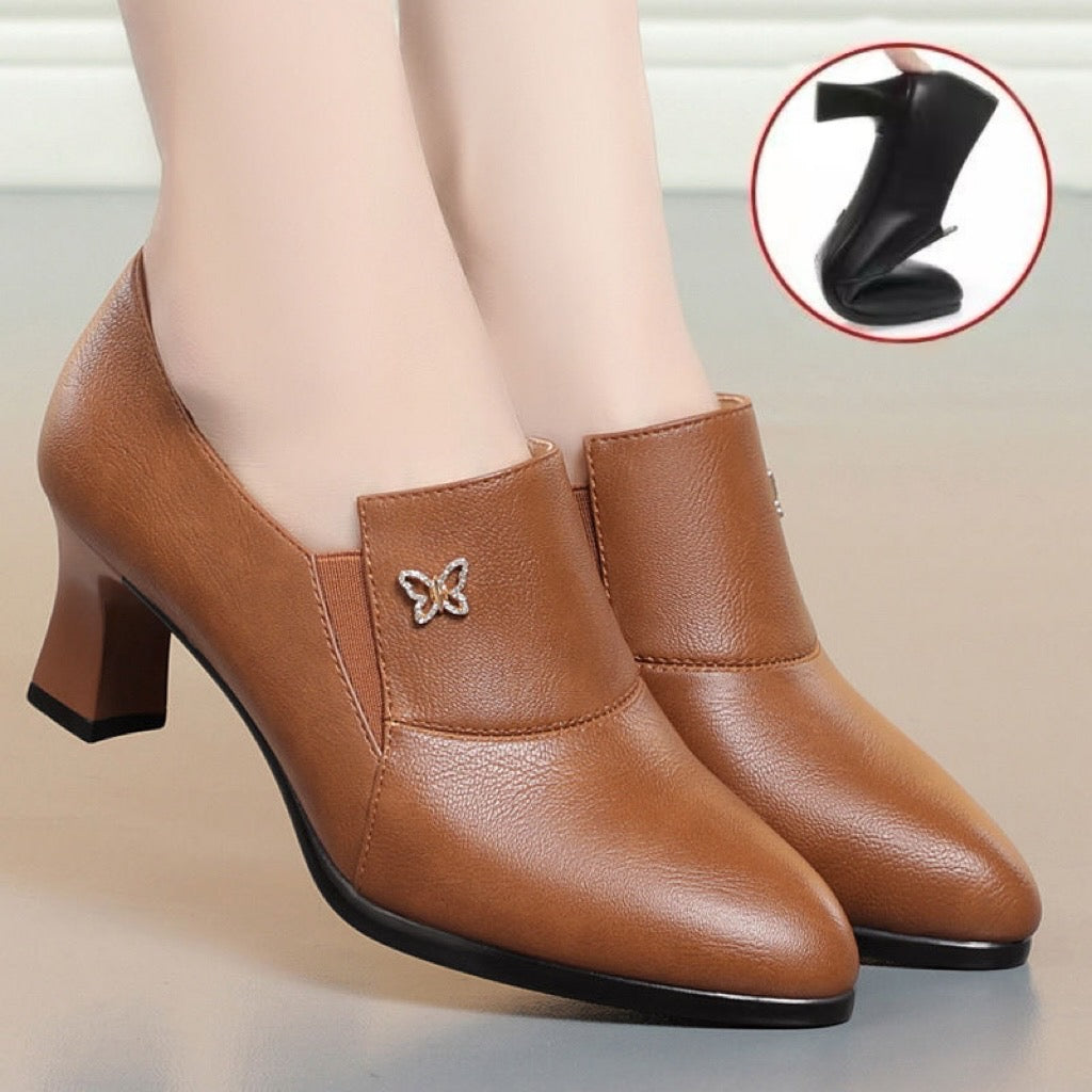 Tacones Altos Cuero Suave Aura Mariposa Serenidad, Elegancia y Confort en Cada Paso