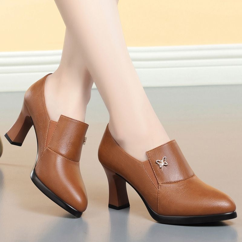 Tacones Altos Cuero Suave Aura Mariposa Serenidad, Elegancia y Confort en Cada Paso